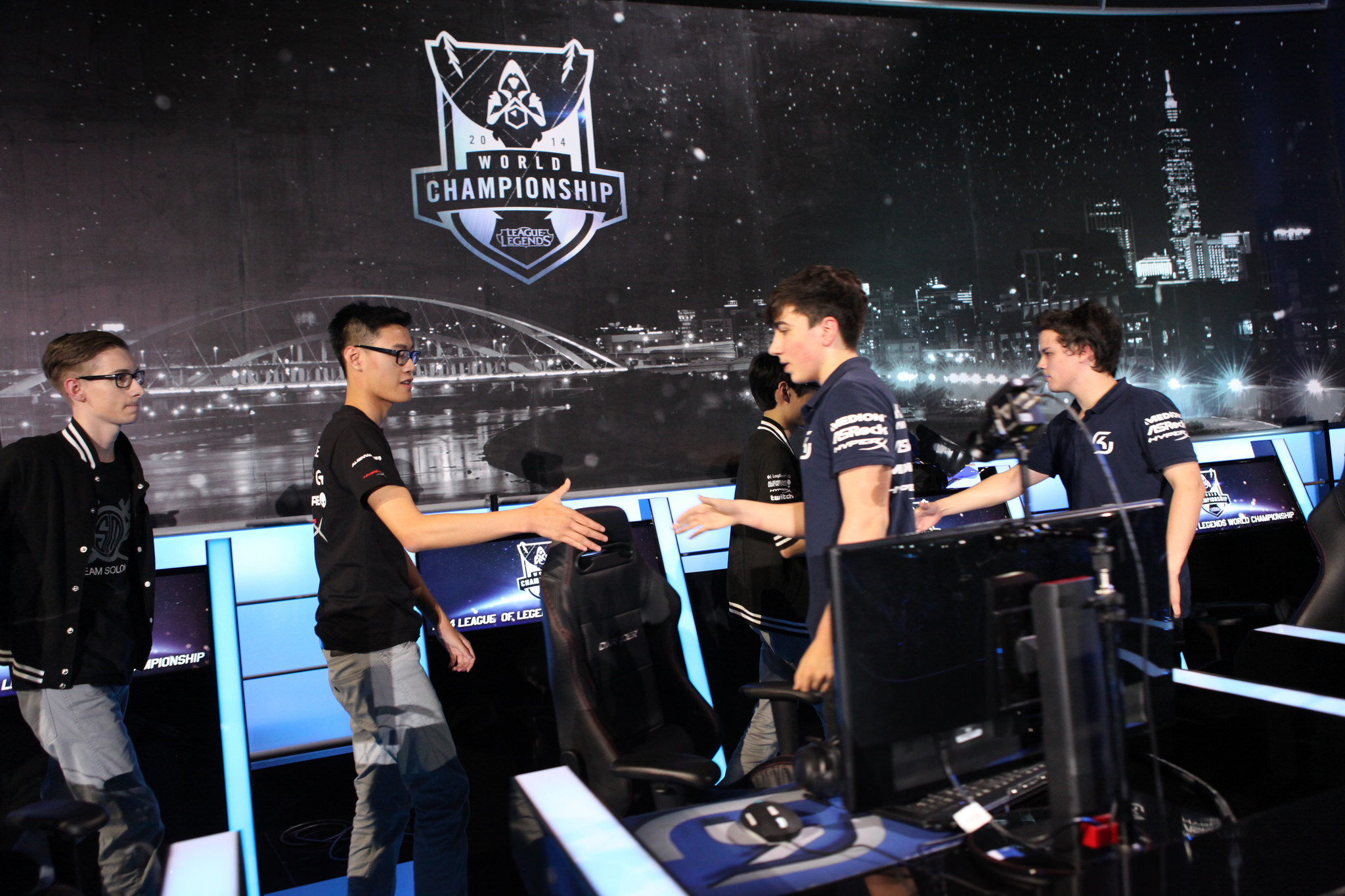 BLG惨败TES后shad0w状态引争议，LPL春季赛换将呼声高涨jiejie成焦点